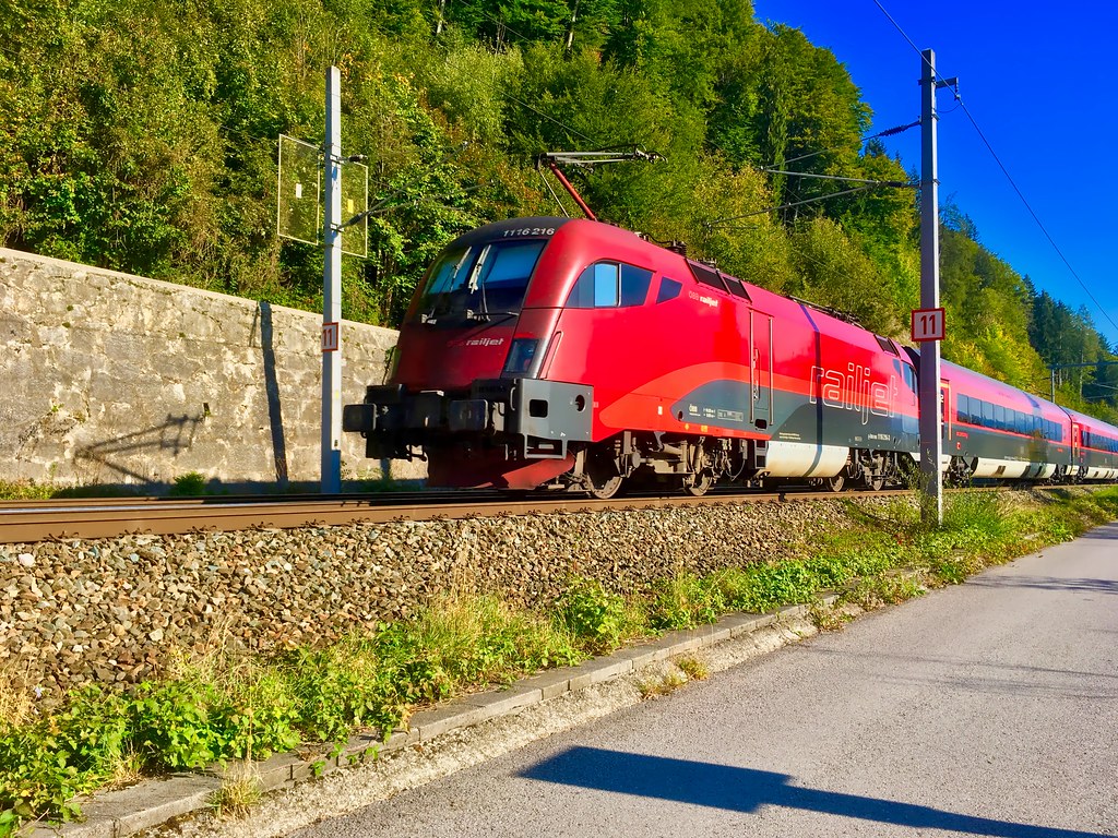 Рейл 2. Railjet Австрия. Railjet Express. Railjet поезд. Railjet Express 750.