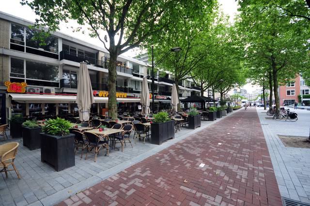 You can find many gastronomic outlets around the Schouwburgplein
