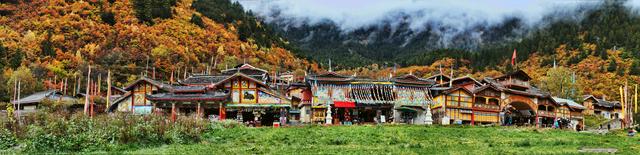 Panorama of Shuzheng Village, the busiest Tibetan village in the valley