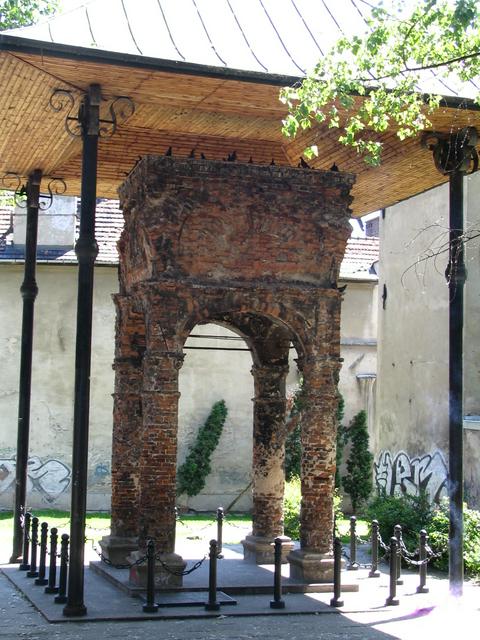 Existing remains of the old synagogue