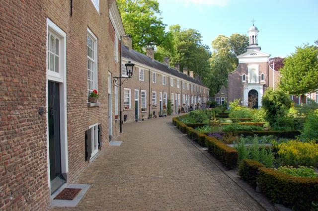 The Begijnhof is a peaceful place, much like it was 100 years ago.