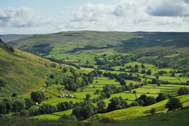  View into Swaledale (to the south-east) from the Pennine Way along Kisdon Hill