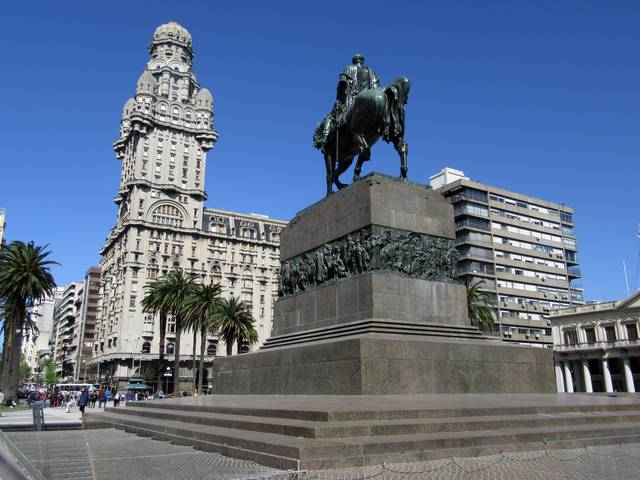 Plaza Independencia with Palacio Salvo and Artigas statue