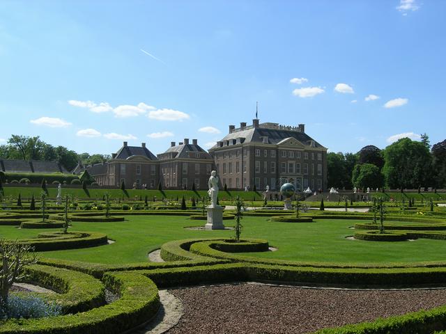 Palace Het Loo is known for its gardens.