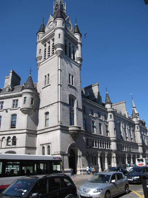 Busy day outside the Town House (i.e. city hall) on Union Street