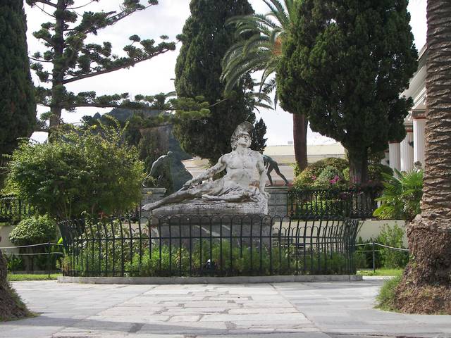 Statue of Achilles thniskon (dying) at the Achilleion gardens