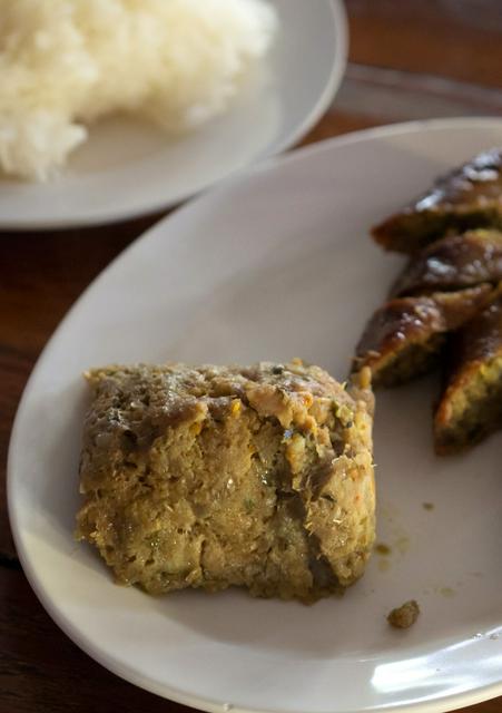 "Aep ong-o" (curried pork-brain and egg grilled in banana leaves) at a local eatery in Mae Sariang