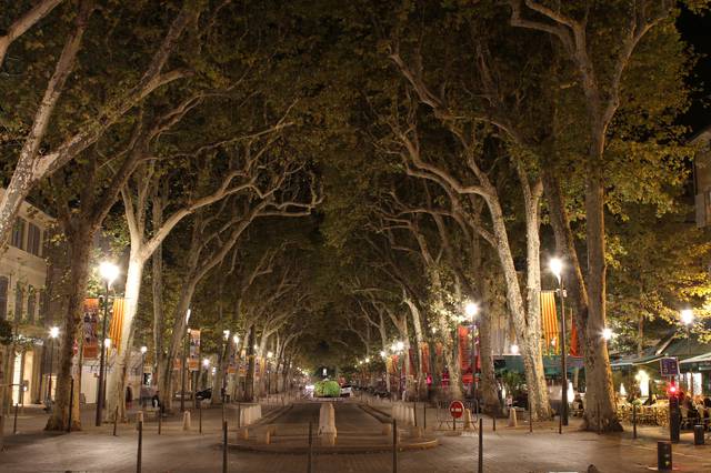  The Cours Mirabeau at night