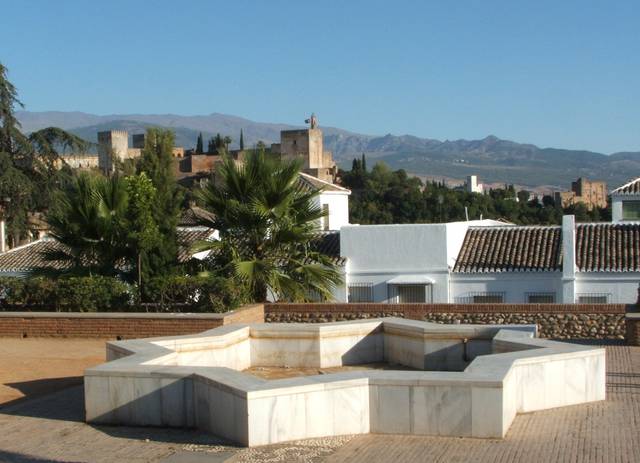 The Albayzín: Pleasant plazas, white-washed buildings, Muslim character and marvelous views