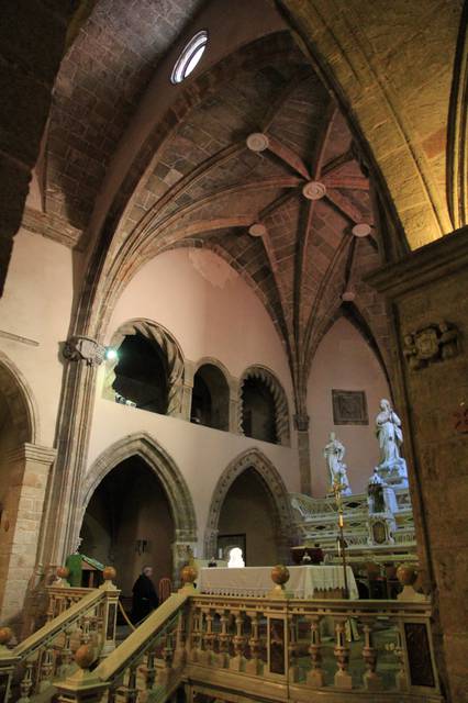 Gothic interior of the Chiesa di San Francesco