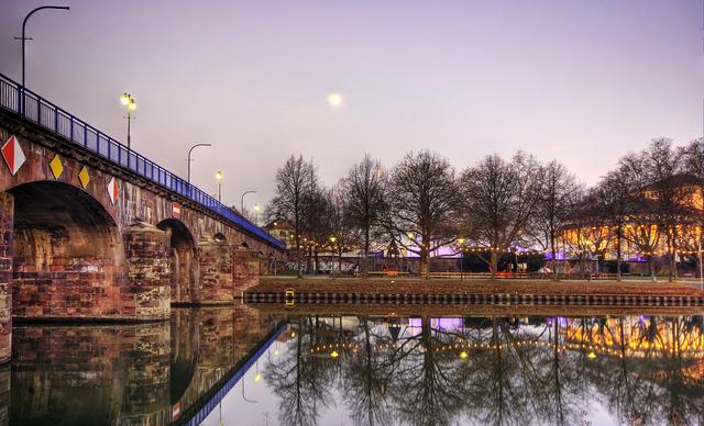 Alte Brücke over the river Saar