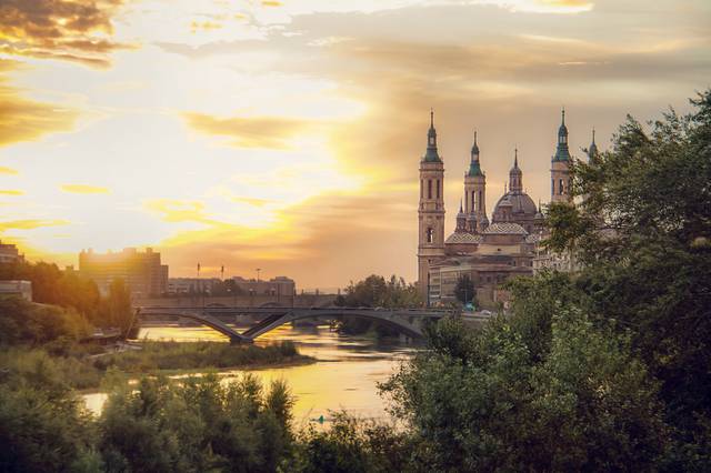 Nuestra Señora del Pilar by the Ebro river.