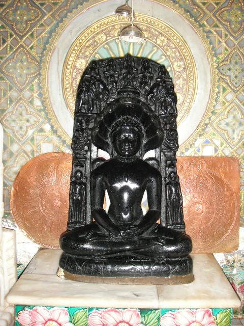 Main idol at Andeshwar Parshwanath