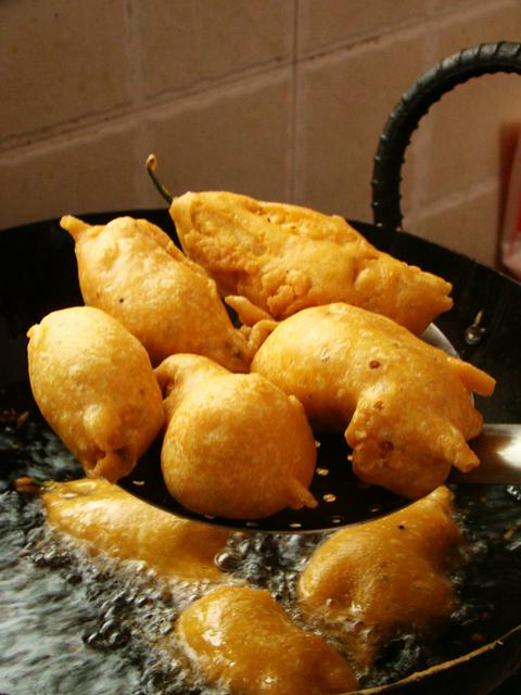 Andhra baji is the popular street food in Guntur