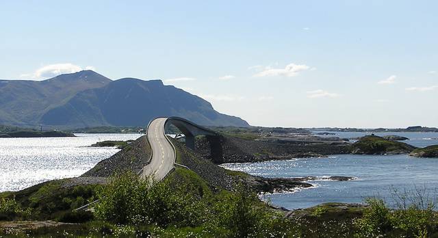 Atlanterhavsveien with the iconic Storseisundet bridge