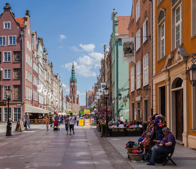 Długa Street with the Main Town Hall in the background