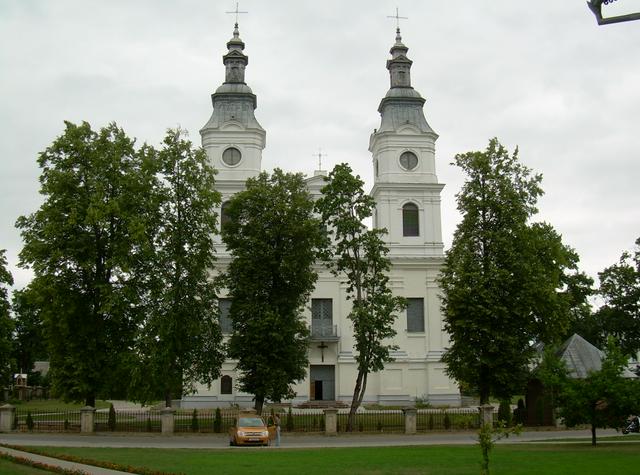 The front of the church of Zemaiciu Kalvarija