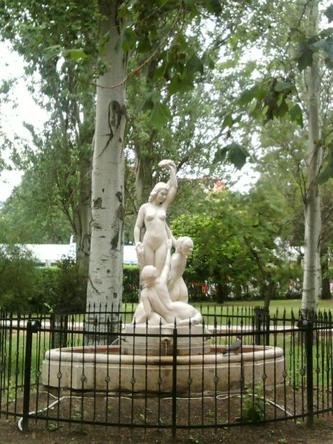 Three Graces sculpture