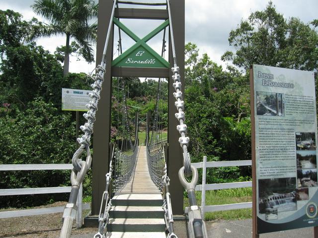 Rope bridge at Veredas Complejo Deportivo.