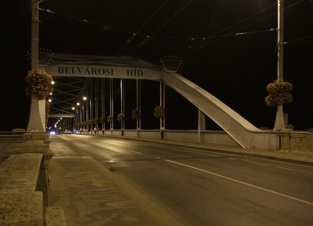 Belvárosi híd by night