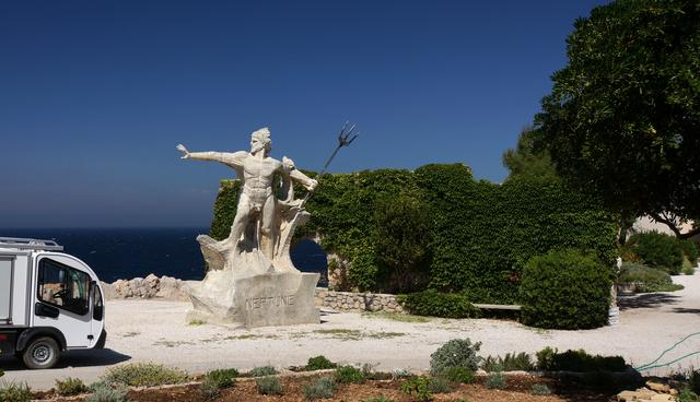 Neptune, Bendor island