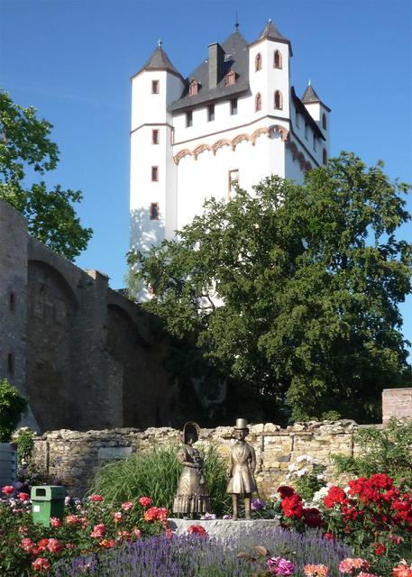 Biedermeier sculptures in front of the Electoral castle