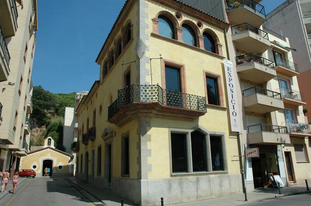 Casa Saladrigas (front) and Esperanza's Chapel (background).