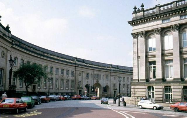 Le Mans Crescent houses the museum and library