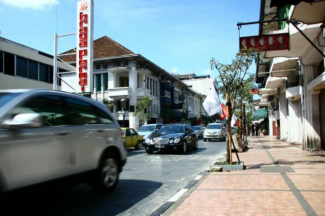 There are a few bars along Braga street in the city centre.