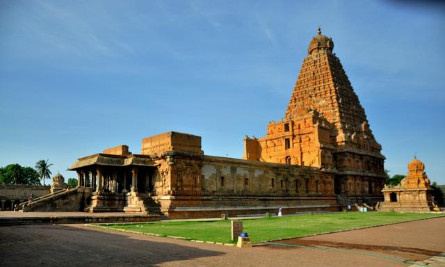 Brihadeswara Temple wide view