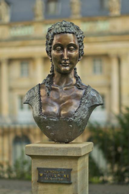 Bust of Margravine Wilhelmine, with "her" Operahouse in the background.