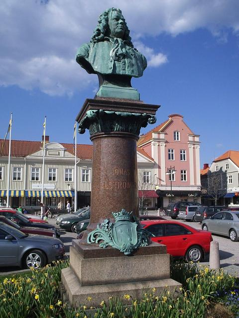 A bust of Jonas Alströmer, the man who popularized potatoes in Sweden