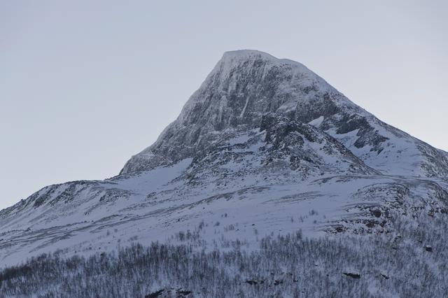 Bárrás seen from north-west.