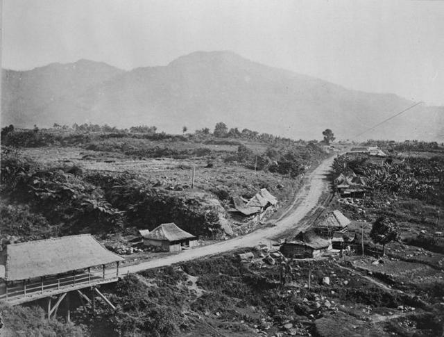 Picture of the Puncak pass road, taken in the late 19th century.