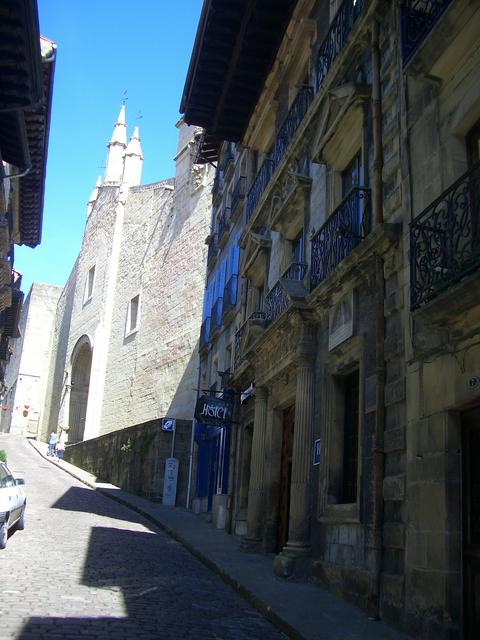 The main street of Hondarribia, with the Casadevante Palace and the Church