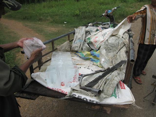 Ice in Cambodia may be made in factories with treated water but cannot be regarded as safe, since it may have been transported in contaminated bags. Ice cubes are safer than ice that appears to have been chipped from a block.