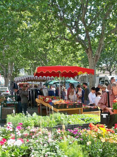 Weekly Provençal Market (Marché hebdomadaire)