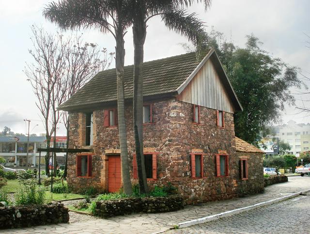 Casa de Pedra (House of Stone Museum) shows Italian immigrant life in 19th century Caxias do Sul.