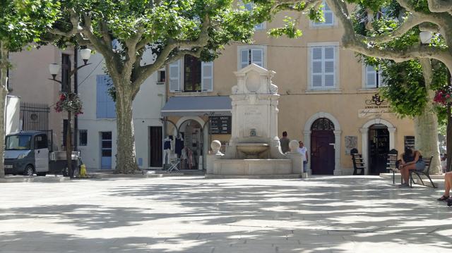 Fountain at the Place Baragnon