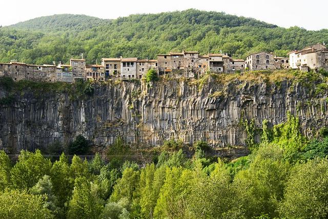 Castellfollit de la Roca over the basalt cliff