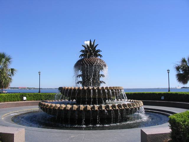 The "Pineapple Fountain" at the Waterfront Park