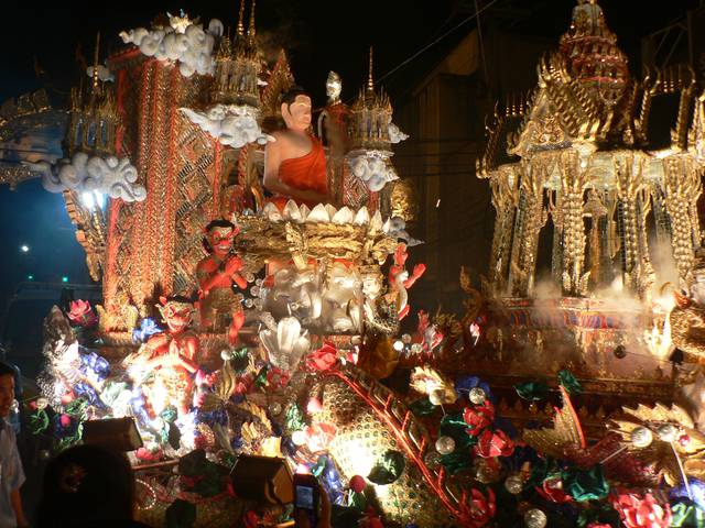 Loi Krathong parade