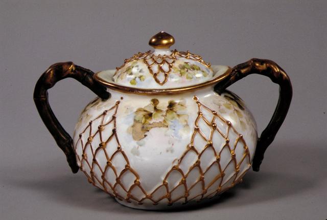Lotus Ware in the Metropolitan Museum of Art
