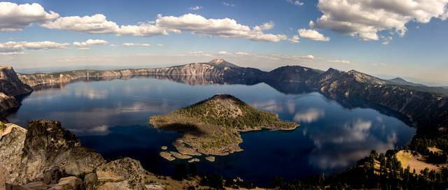Crater Lake and Wizard Island from Watchman Lookout