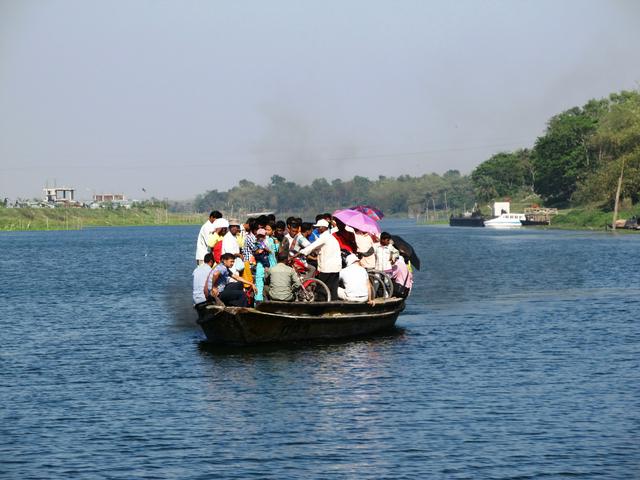 Crossing the Jalangi river at Mayapur