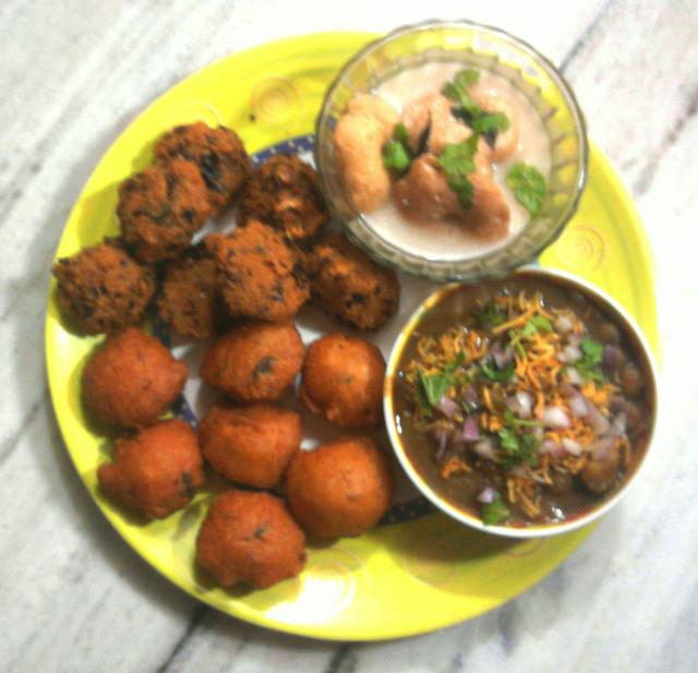 Bara, piaji, dahibara and aludum are favorites of the Cuttack people