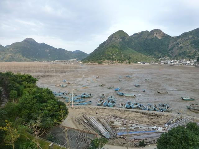 Near Yu'ao Village on the coast of Dayu Bay, in Cangnan County