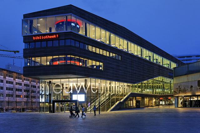 Begin your tour by visiting VVV Almere in De nieuwe Bibliotheek