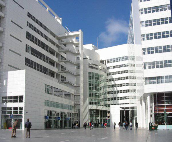 The Hague's "ice palace" houses the town hall