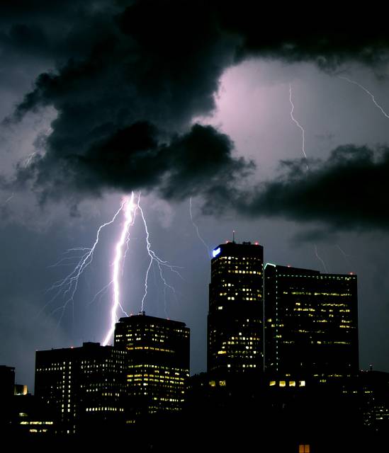 Evening thunderstorms are common in late spring and fall